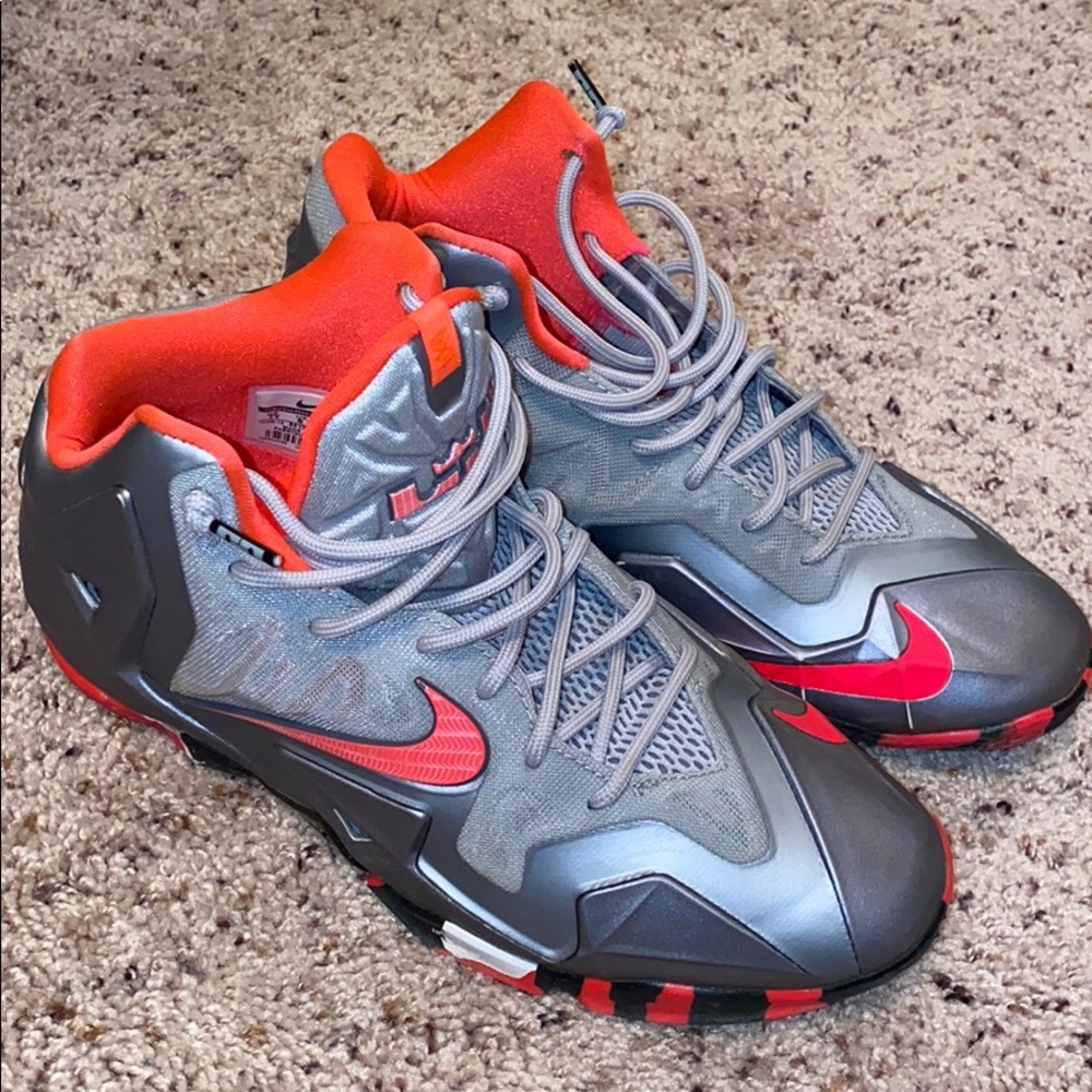 Basketball sneakers